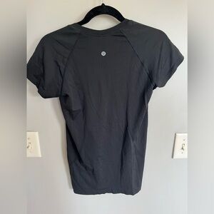 Lululemon Swiftly Tech Tee size 6